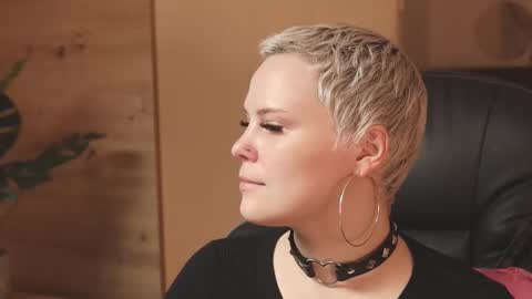 likaaberry online show from November 18, 12:31 pm