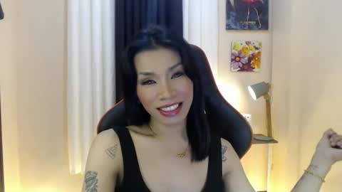 Snapshot of likliklicklengleng chatting on February 4, 6:47 pm Leng online show from February 4, 6:47 pm