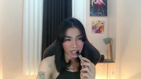 Snapshot of likliklicklengleng chatting on February 8, 8:12 pm Leng online show from February 8, 8:12 pm