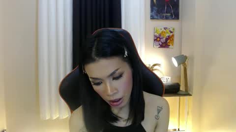 Snapshot of likliklicklengleng chatting on February 11, 6:24 pm Leng online show from February 11, 6:24 pm