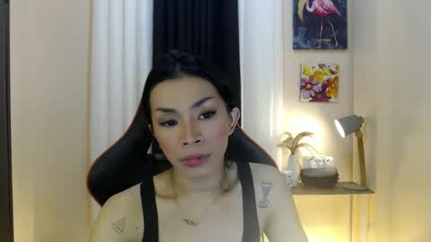 Snapshot of likliklicklengleng chatting on February 14, 10:23 am Leng online show from February 14, 10:23 am