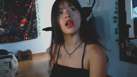 Snapshot of lil_angel7 chatting on April 1, 7:22 pm lil angel7 online show from April 1, 7:22 pm
