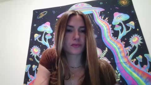 lil_bit_midnightmuse online show from October 16, 8:15 am