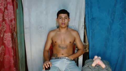 Snapshot of lil_condor_baby chatting on September 24, 2:04 am lil_condor_baby online show from September 24, 2:04 am