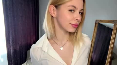 Snapshot of lil_elisa chatting on September 12, 11:21 am Elisa  online show from September 12, 11:21 am