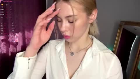 Snapshot of lil_elisa chatting on September 24, 11:02 am Elisa  online show from September 24, 11:02 am