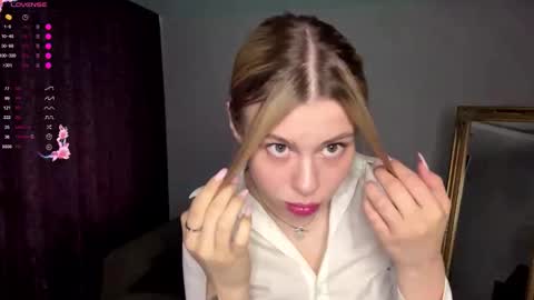 Snapshot of lil_elisa chatting on September 25, 10:41 am Elisa  online show from September 25, 10:41 am