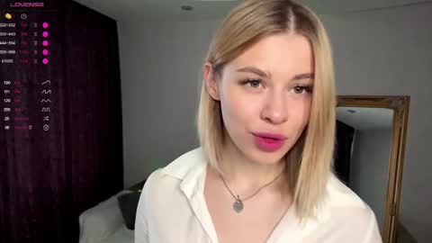 Snapshot of lil_elisa chatting on October 17, 7:11 am Elisa  online show from October 17, 7:11 am