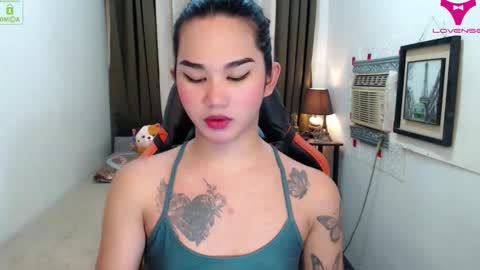 LILY online show from November 12, 8:37 am