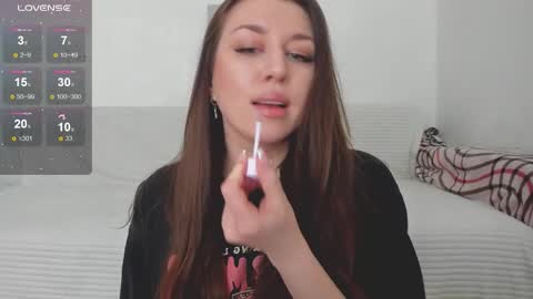 Snapshot of lil_foxy999 chatting on February 3, 6:22 am Alisa online show from February 3, 6:22 am