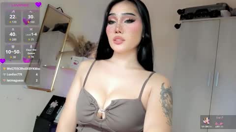 Snapshot of lil_m1ss_silly chatting on October 9, 10:35 am Miss Lily online show from October 9, 10:35 am