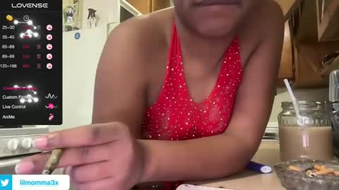 Snapshot of lil_momma422 chatting on December 5, 2:11 pm MOMMA LUV online show from December 5, 2:11 pm