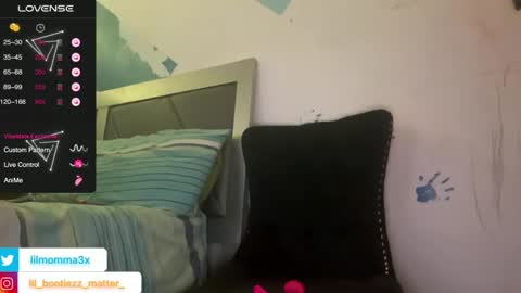 Snapshot of lil_momma422 chatting on December 22, 11:11 am MOMMA LUV online show from December 22, 11:11 am