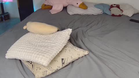 Snapshot of lil_nessa chatting on February 24, 9:00 am Nessa Greyrat   if u like me tip 25 tk and put  online show from February 24, 9:00 am