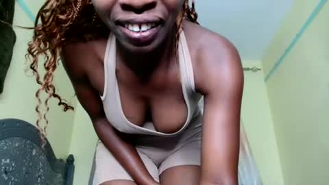 Snapshot of lil_paula chatting on October 13, 6:46 am serenity online show from October 13, 6:46 am