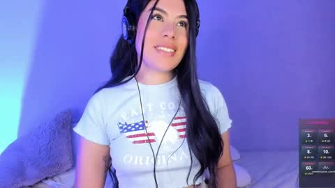 Snapshot of lil_swaay chatting on February 1, 1:02 am Lola online show from February 1, 1:02 am