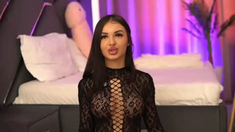 Snapshot of lila_hottie_rosie chatting on June 17, 4:37 am Lila The Hottie online show from June 17, 4:37 am