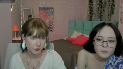 Lili online show from May 14, 11:50 am