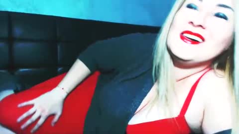 Snapshot of lilada27 chatting on December 10, 6:28 pm lila online show from December 10, 6:28 pm