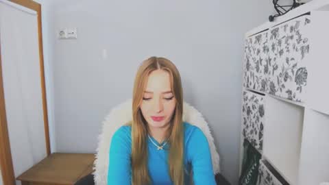 Snapshot of liladesire chatting on December 4, 9:57 pm LiliaDesire online show from December 4, 9:57 pm