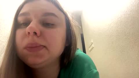Snapshot of lilae37yis chatting on October 16, 10:33 pm Lily online show from October 16, 10:33 pm