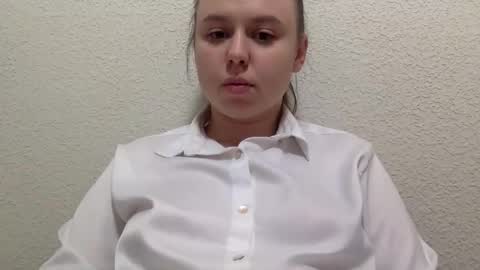 Snapshot of lilae37yis chatting on October 18, 2:18 pm Lily online show from October 18, 2:18 pm