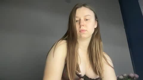 Snapshot of lilae37yis chatting on October 19, 4:51 pm Lily online show from October 19, 4:51 pm