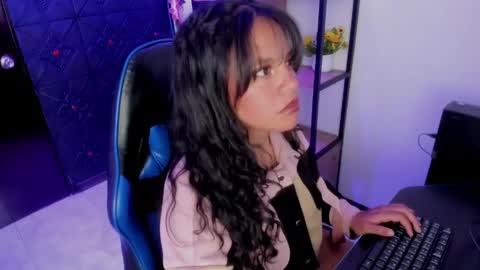 Snapshot of lilavelvet chatting on May 8, 8:36 pm LilaVelvet online show from May 8, 8:36 pm