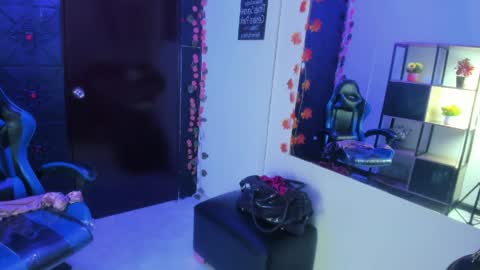 Snapshot of lilavelvet chatting on May 21, 9:22 pm LilaVelvet online show from May 21, 9:22 pm