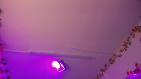 Snapshot of lilavelvet chatting on May 23, 6:56 pm LilaVelvet online show from May 23, 6:56 pm