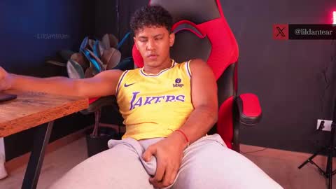 Dante online show from January 17, 11:37 am