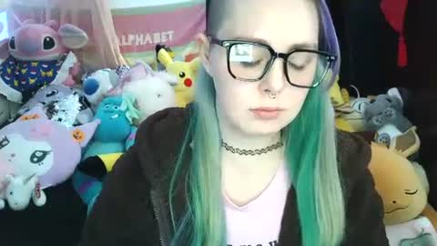 Snapshot of lilemmy1999 chatting on December 5, 5:06 pm emily ryanson online show from December 5, 5:06 pm