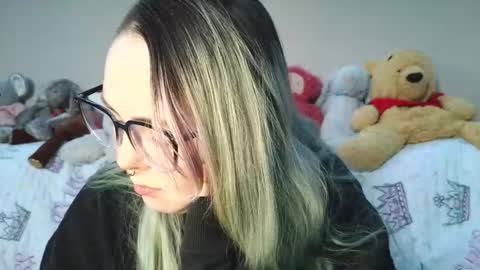 Snapshot of lilemmy1999 chatting on March 16, 10:14 pm emily ryanson online show from March 16, 10:14 pm