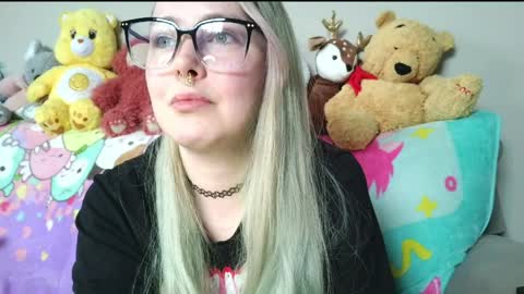 Snapshot of lilemmy1999 chatting on April 1, 7:33 pm emily ryanson online show from April 1, 7:33 pm