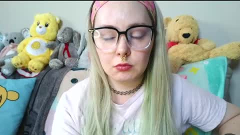 Snapshot of lilemmy1999 chatting on April 7, 9:48 pm emily ryanson online show from April 7, 9:48 pm