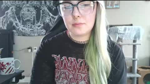 Snapshot of lilemmy1999 chatting on April 14, 8:37 pm emily ryanson online show from April 14, 8:37 pm