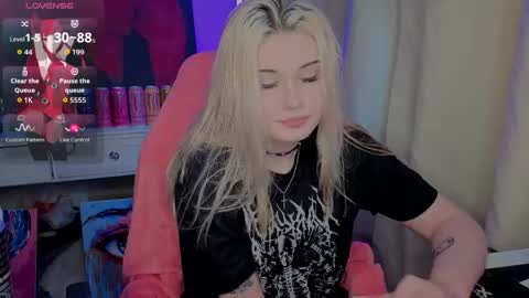 Snapshot of lilhornyprincess chatting on April 12, 10:53 am Nika and Lori online show from April 12, 10:53 am