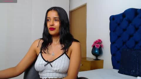 Snapshot of lili666_ chatting on May 7, 3:23 am Lili online show from May 7, 3:23 am