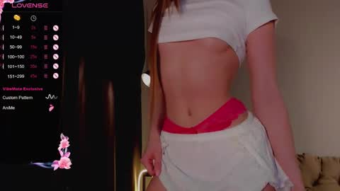 Snapshot of lili__roze_ chatting on February 18, 9:42 pm lili__roze_ online show from February 18, 9:42 pm