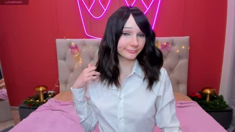 Snapshot of lili_flowerr chatting on December 11, 12:23 pm Lilli follow me kiss online show from December 11, 12:23 pm