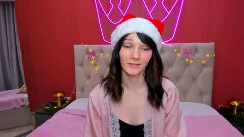 Snapshot of lili_flowerr chatting on December 16, 4:55 am Lilli follow me kiss online show from December 16, 4:55 am