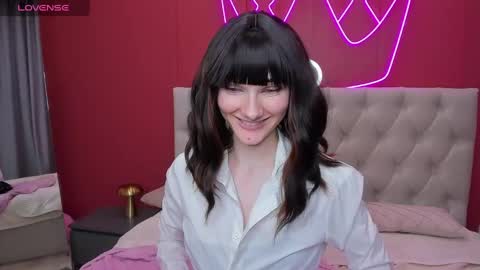 Snapshot of lili_flowerr chatting on February 27, 8:28 am Lilli follow me kiss online show from February 27, 8:28 am