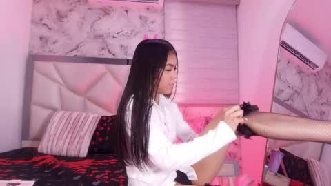 Snapshot of lili_jhonson chatting on April 18, 11:58 am Lily online show from April 18, 11:58 am