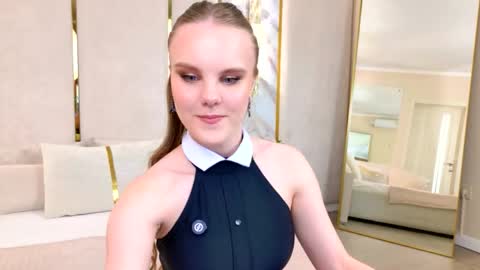 lili_lohan online show from May 5, 10:01 am