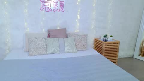 lili_lohan online show from May 15, 5:36 am
