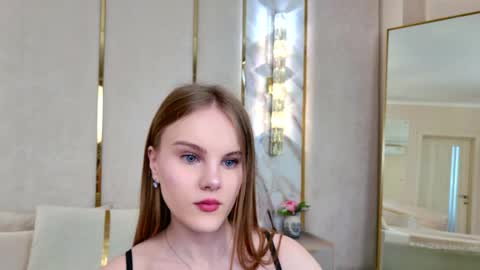 lili_lohan online show from May 25, 5:02 am