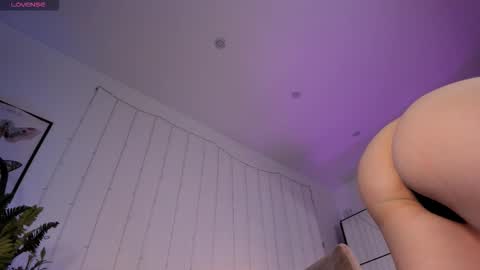 Snapshot of lilian_kroft chatting on September 12, 11:43 am LIL online show from September 12, 11:43 am