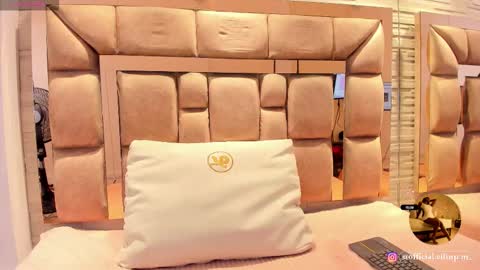 LILIAN  online show from February 19, 7:43 pm