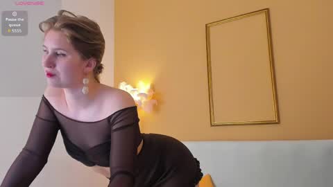 Lilian  online show from May 9, 1:33 am