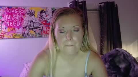 Snapshot of lilianaslilsecret chatting on May 17, 9:49 am LilianaX online show from May 17, 9:49 am